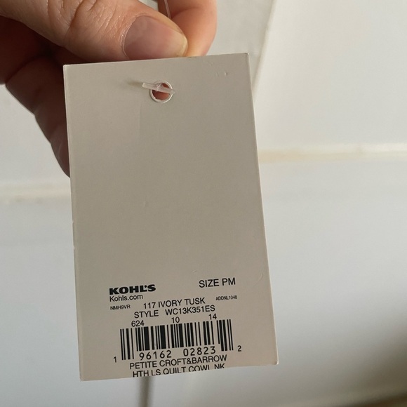 Croft & Barrow sweater. New. - Picture 4 of 8